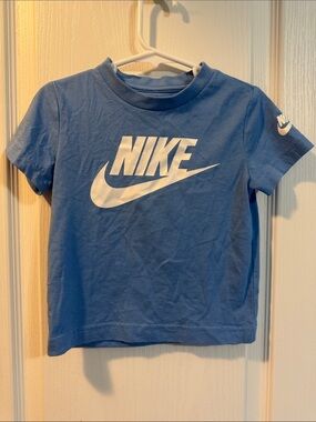 Nike Short Sleeve Kids Tee in Blue with White Logo